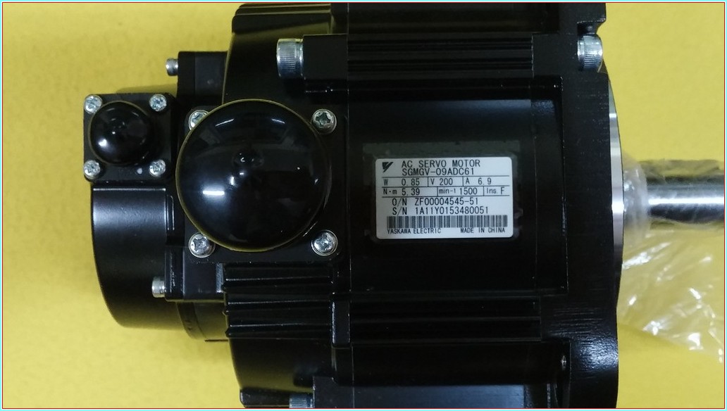 YASKAWA SGMGV-09ADC61 0,85W 6,9A SIFIR SERVO MOTOR