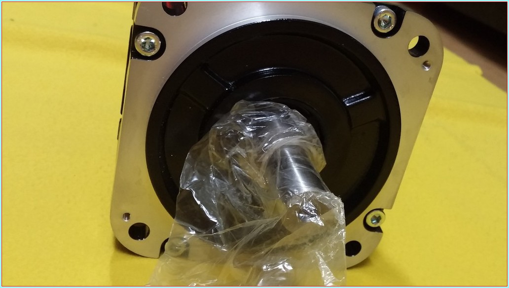 YASKAWA SGMGV-09ADC61 0,85W 6,9A SIFIR SERVO MOTOR