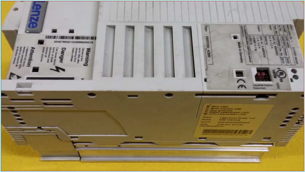LENZE E82EV302-4C000 E82EV-4C E82EV302-4C E82EV302-4B040 8200 VECTOR 3KW SIFIR SÜRÜCÜ