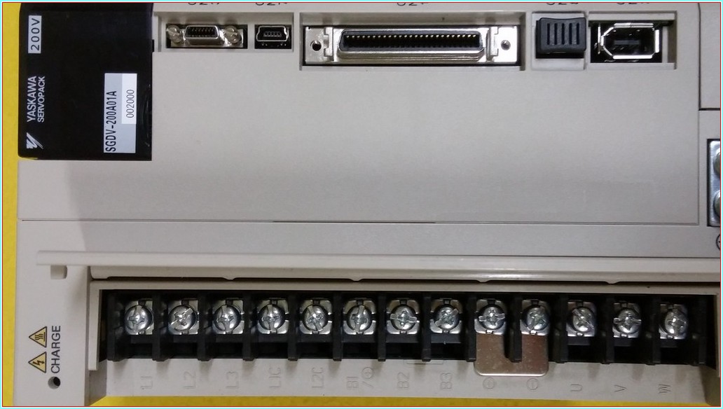 SGDV-200A01A002000 SGDV-200A01A002 YASKAWA