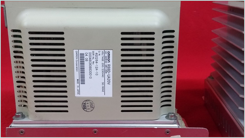 OMRON R88D-UA20V 750W SERVO SÜRÜCÜ VE R88M-U75030VA-S1 SERVO MOTOR TAKIM