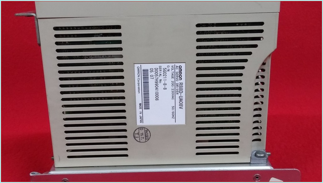 R88D-UA08V R88M-U20030VA-S1 OMRON