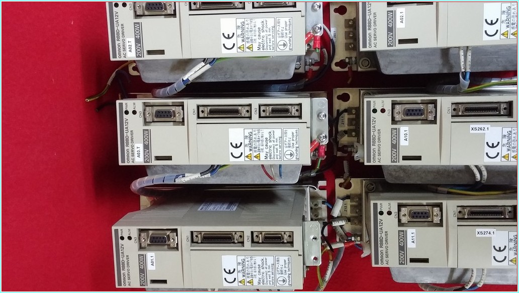 R88D-UA12V R88M-U40030VA-S1 OMRON