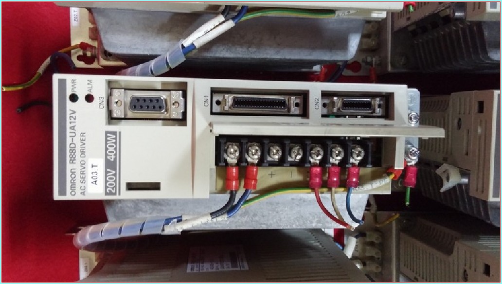 R88D-UA12V R88M-U40030VA-S1 OMRON