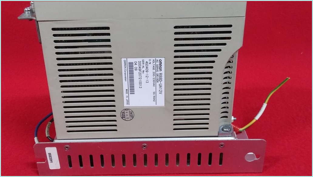 R88D-UA12V R88M-U40030VA-S1 OMRON