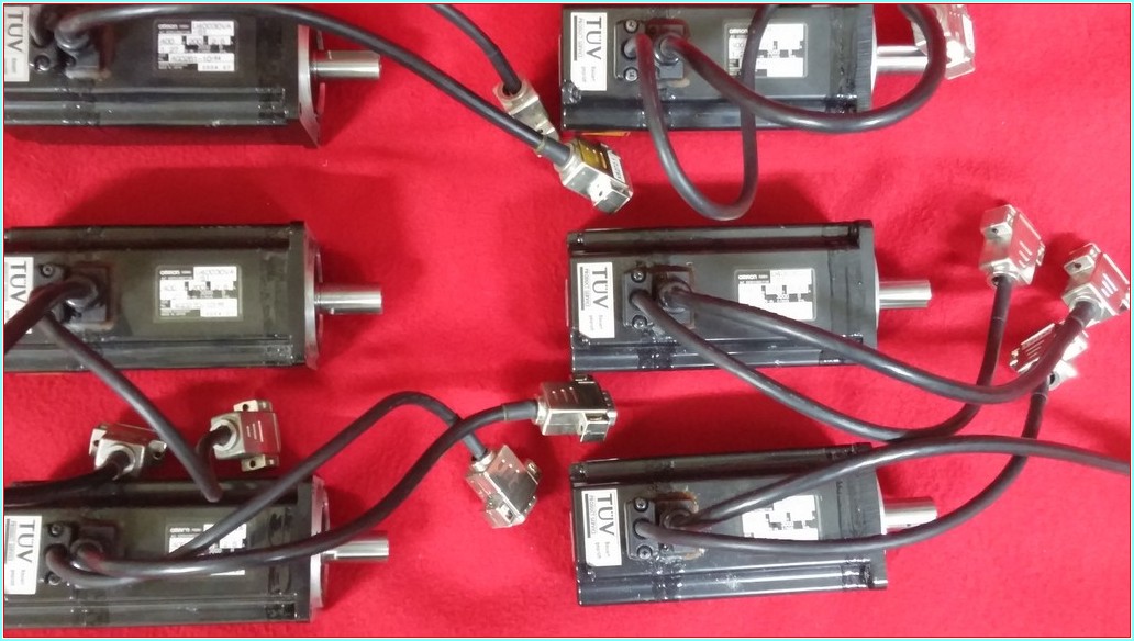 R88D-UA12V R88M-U40030VA-S1 OMRON