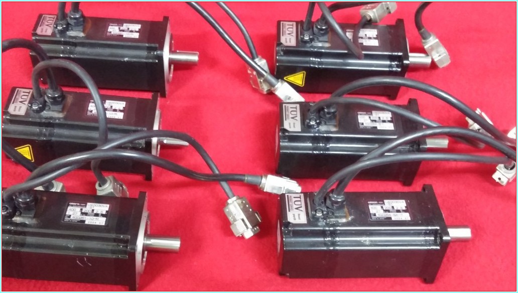 R88D-UA12V R88M-U40030VA-S1 OMRON