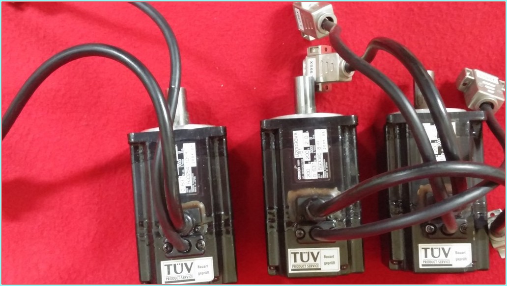 R88D-UA08V R88M-U20030VA-S1 OMRON