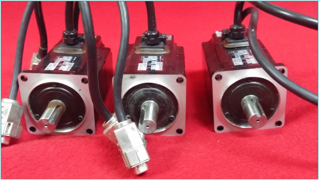 R88D-UA08V R88M-U20030VA-S1 OMRON