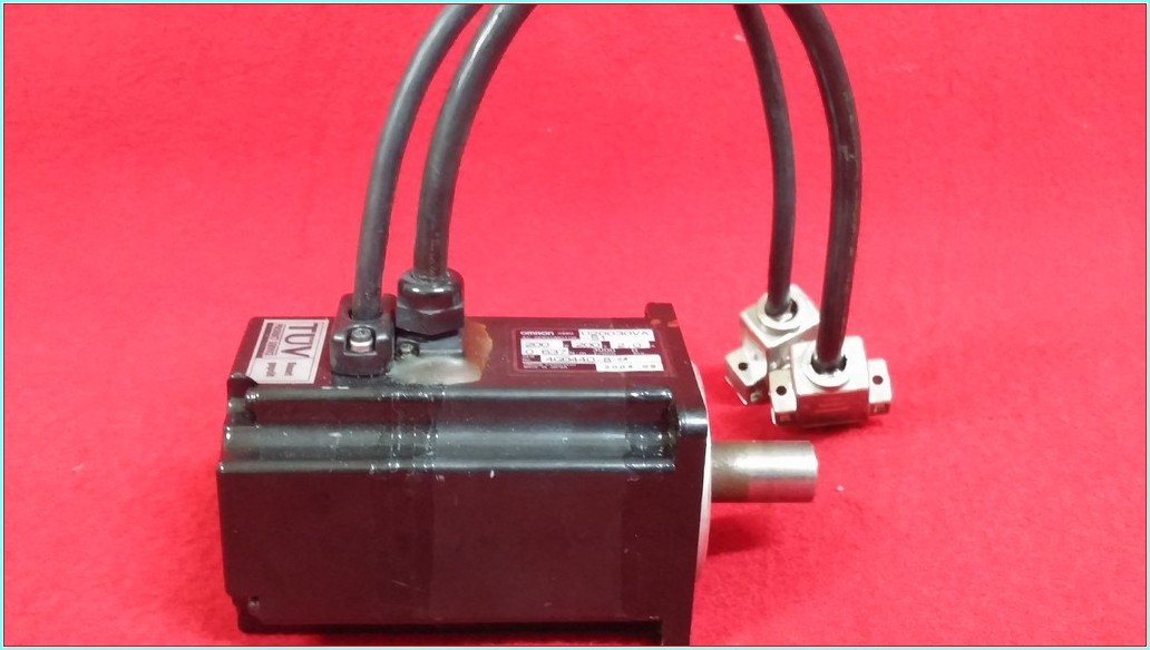 R88D-UA08V R88M-U20030VA-S1 OMRON