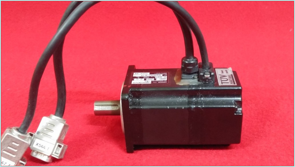 R88D-UA08V R88M-U20030VA-S1 OMRON