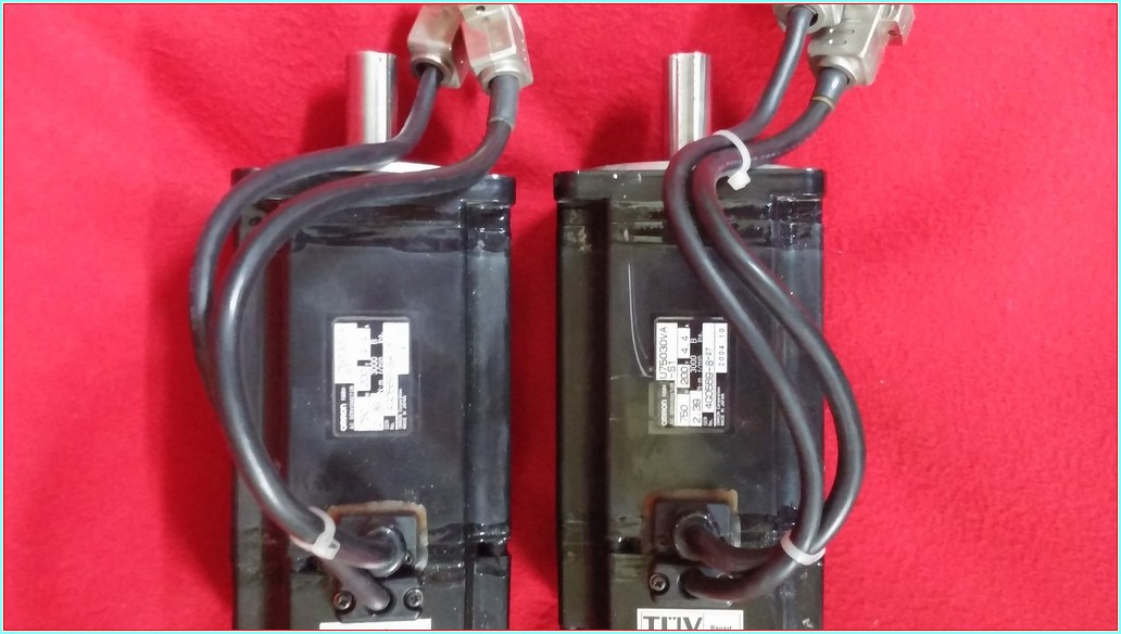 OMRON R88D-UA20V 750W SERVO SÜRÜCÜ VE R88M-U75030VA-S1 SERVO MOTOR TAKIM