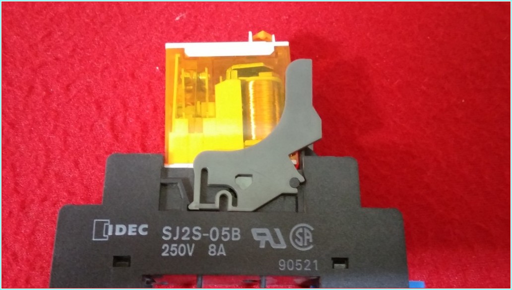 FİNDER 46.52.8.024.0040 24VAC 8A 250V  G24-D19 DİP SÖKETLİ 2 KONTAKLI SIFIR MİNİ RÖLE