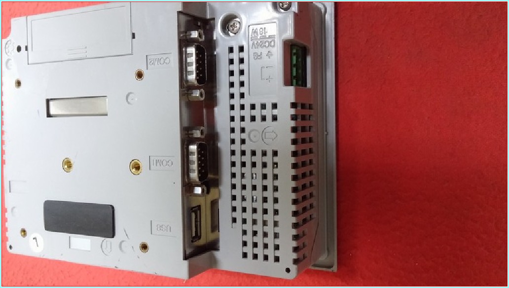 TELEMECANİQUE XBTOT2110 DOKUNMATİK GRAFİK TERMİNALİ 24VDC 0,75A