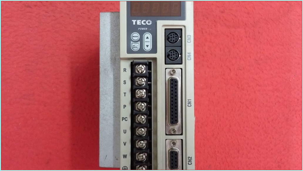 TECO JSDEP-20A 230V 4,4A SERVO SÜRÜCÜ