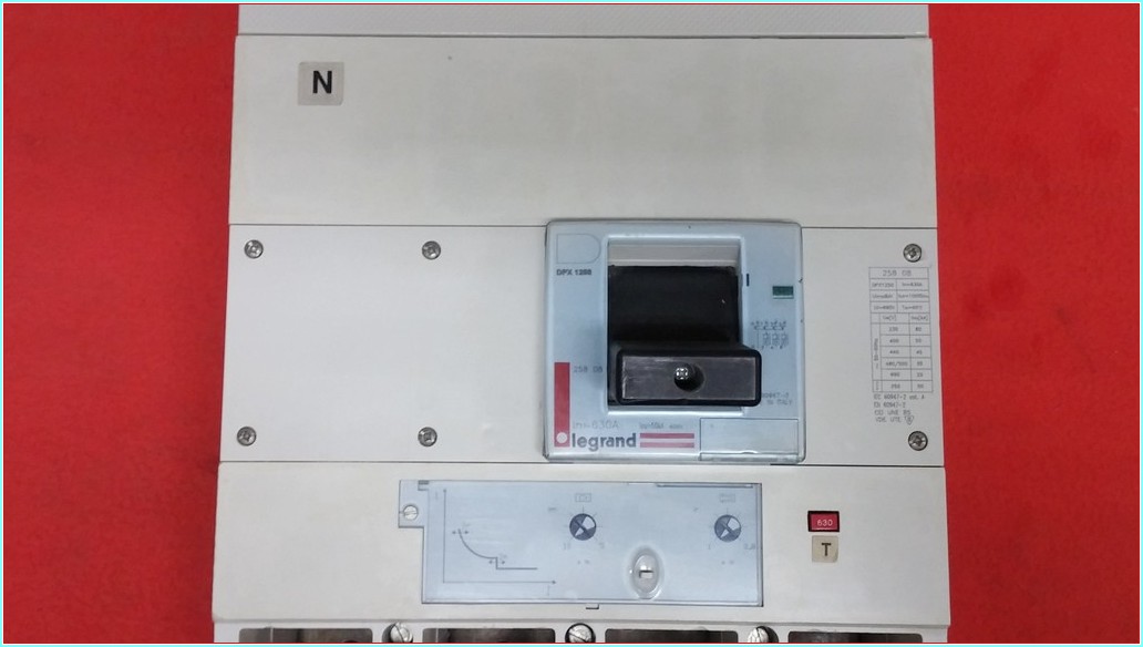 LEGRAND DPX 1250 630A 4 KUTUPLU TMŞ