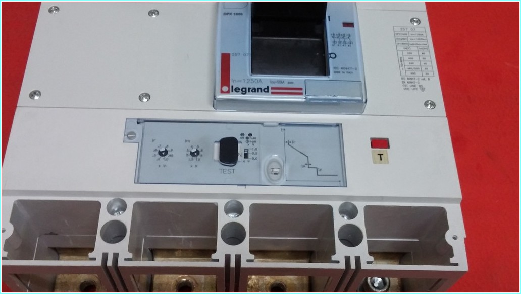 LEGRAND DPX 1600 1250A 4 KUTUPLU TMŞ