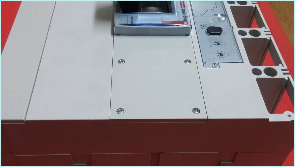 LEGRAND DPX 1600 1250A 4 KUTUPLU TMŞ