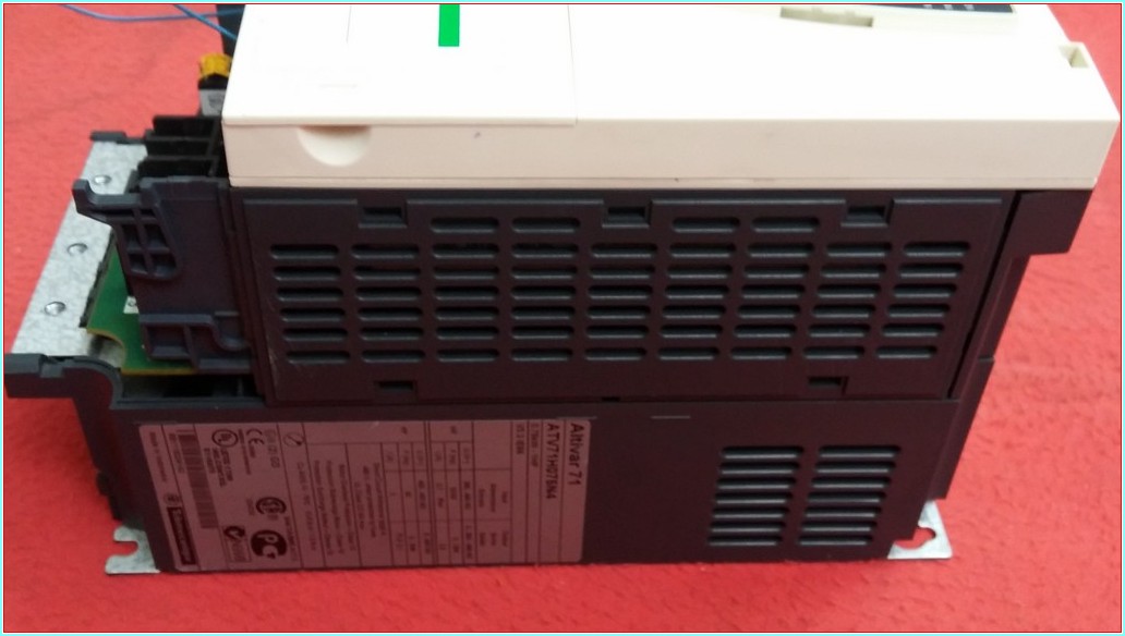SCHNEİDER ATV71H075N4 0,75KW 1HP SÜRÜCÜ