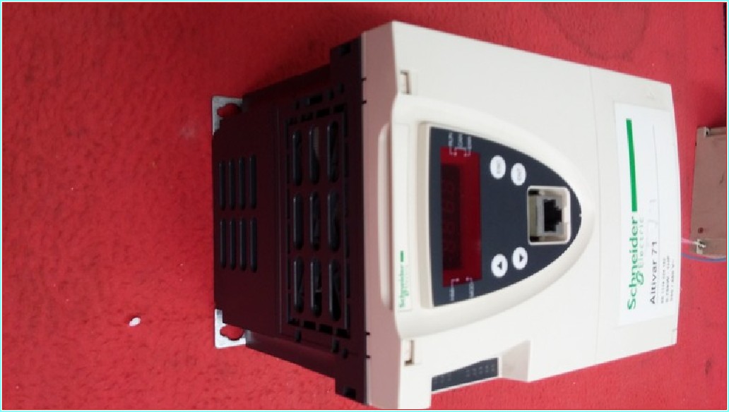 SCHNEİDER ATV71H075N4 0,75KW 1HP SÜRÜCÜ