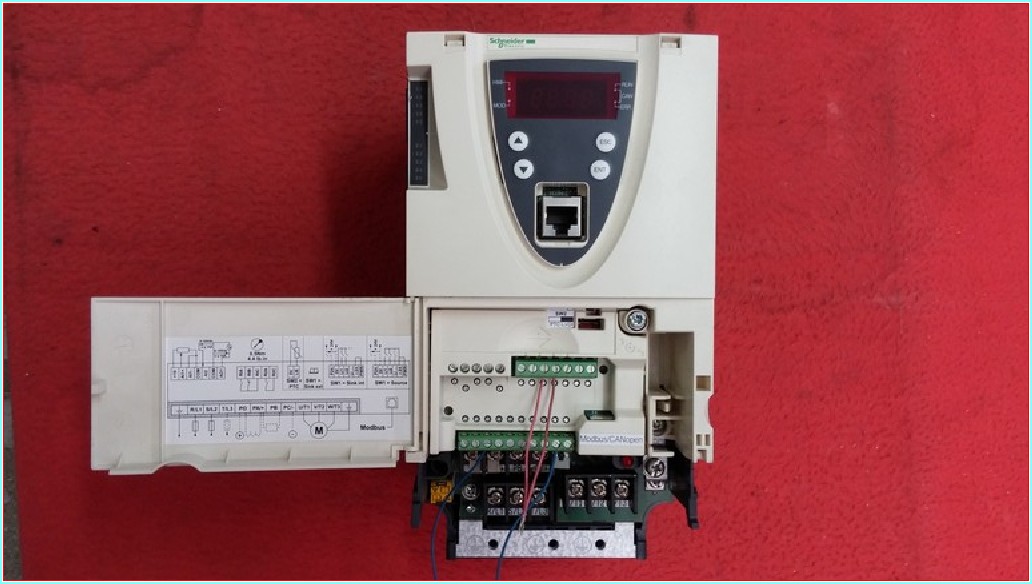 SCHNEİDER ATV71H075N4 0,75KW 1HP SÜRÜCÜ
