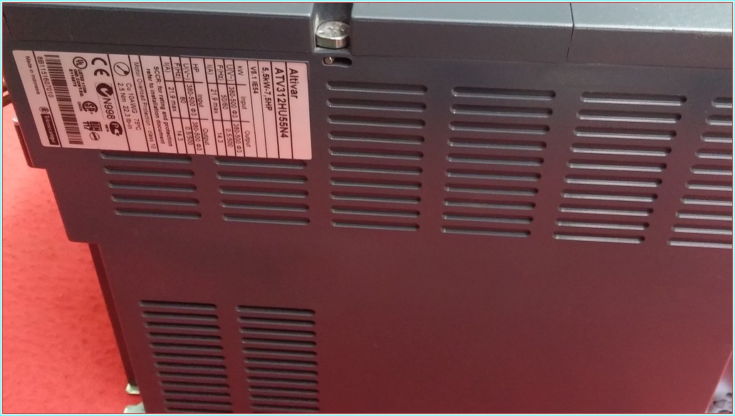 SCHNEİDER ATV312HU55N4 5,5 KW 7,5 HP SÜRÜCÜ