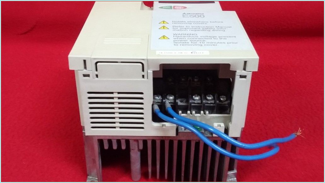 MITSUBISHI FR-E520S-0.75K-EC FR-E520S-0,75K-EC 0,75 KW SÜRÜCÜ