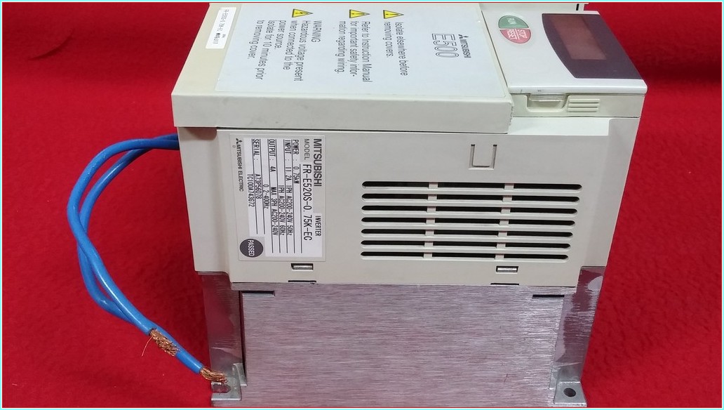 MITSUBISHI FR-E520S-0.75K-EC FR-E520S-0,75K-EC 0,75 KW SÜRÜCÜ