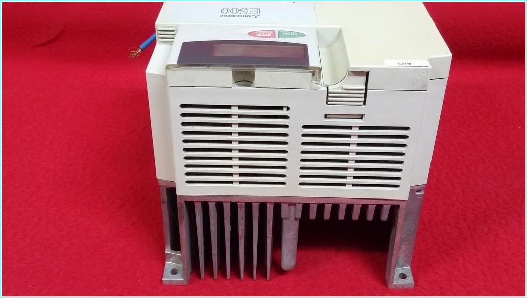 MITSUBISHI FR-E520S-0.75K-EC FR-E520S-0,75K-EC 0,75 KW SÜRÜCÜ