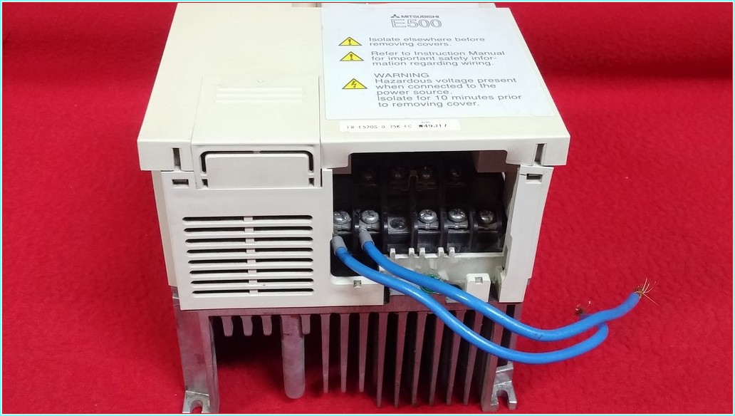 MITSUBISHI FR-E520S-0.75K-EC FR-E520S-0,75K-EC 0,75 KW SÜRÜCÜ