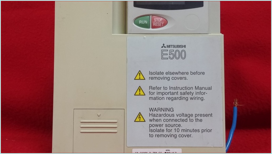 MITSUBISHI FR-E520S-0.75K-EC FR-E520S-0,75K-EC 0,75 KW SÜRÜCÜ