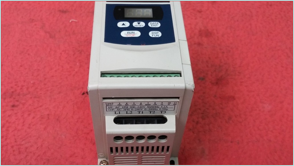 İNFORM 12E0,4 220V 0,4 KW 1/2 HP INVERTER SÜRÜCÜ