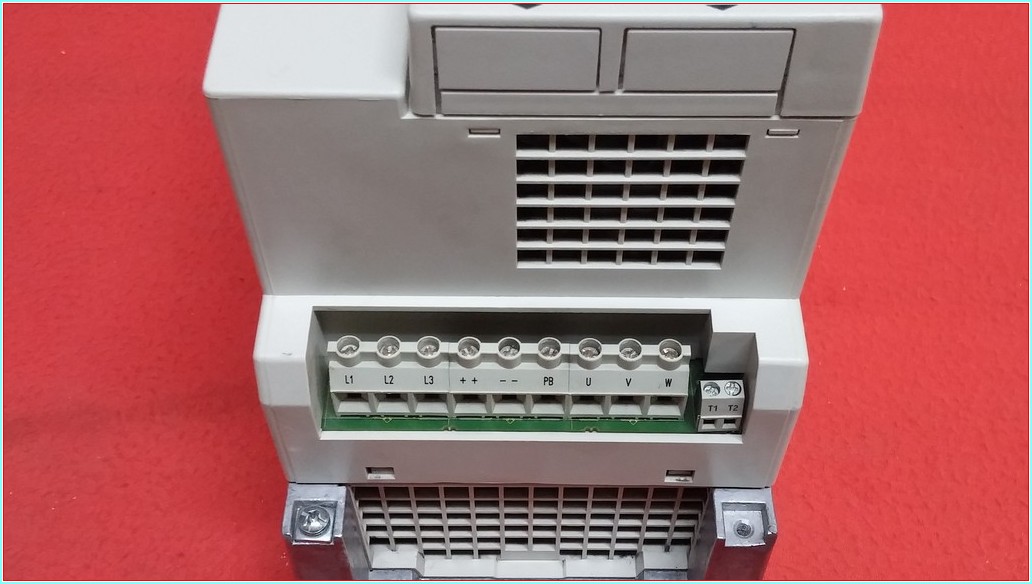 KEB 14F5C1E-Y00A 7,5 KW SÜRÜCÜ