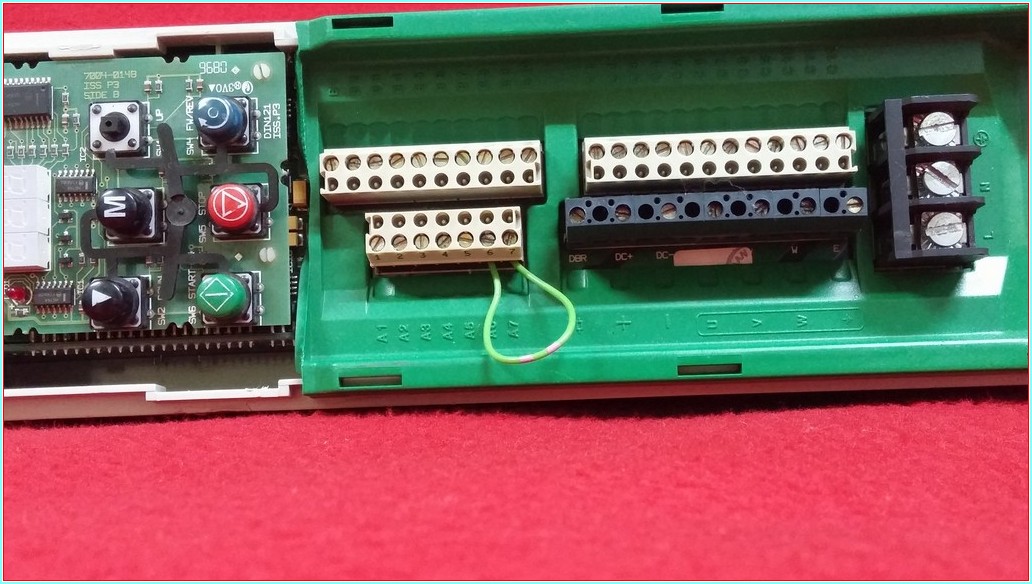 CONTROL TECHNIQUES DIN1220075B 0,75 KW SÜRÜCÜ