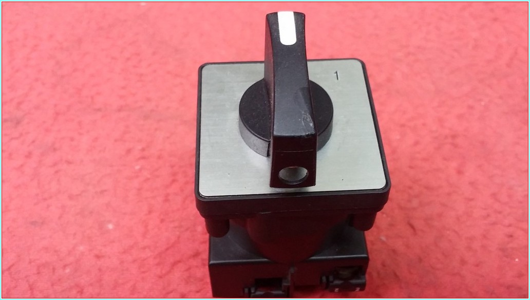 TELEMECANİQUE K2A001ALH 20A 0-1 AÇ KAPA PAKO