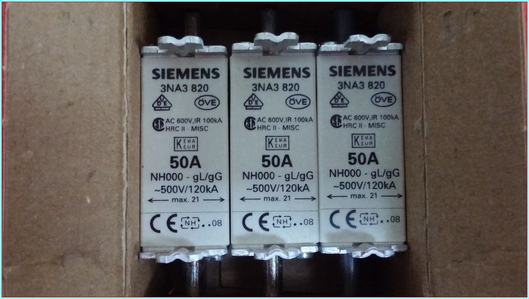 SIEMENS 3NA3 820 50 A SIFIR KUTULU 3 ADET MERKEZLİ ETİKET SİGORTASI