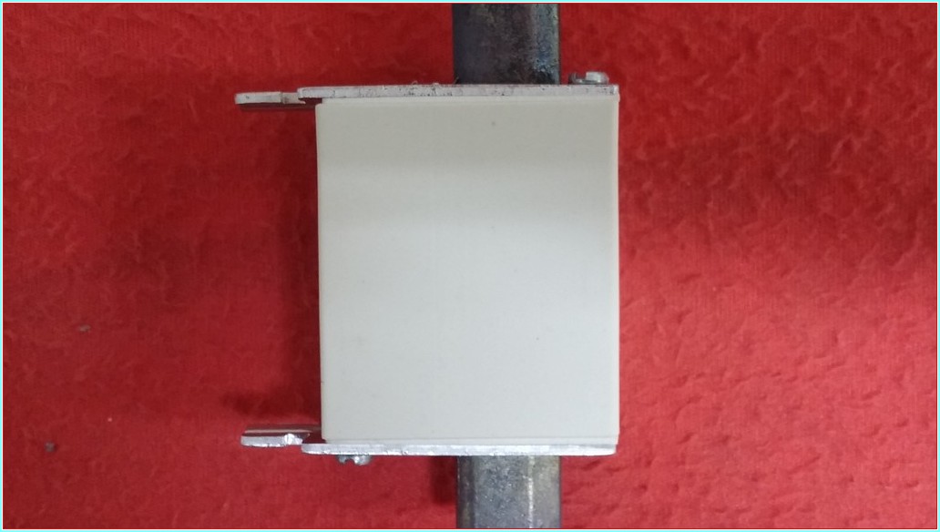 SIEMENS 3NA3 820 50 A SIFIR KUTULU 3 ADET MERKEZLİ ETİKET SİGORTASI