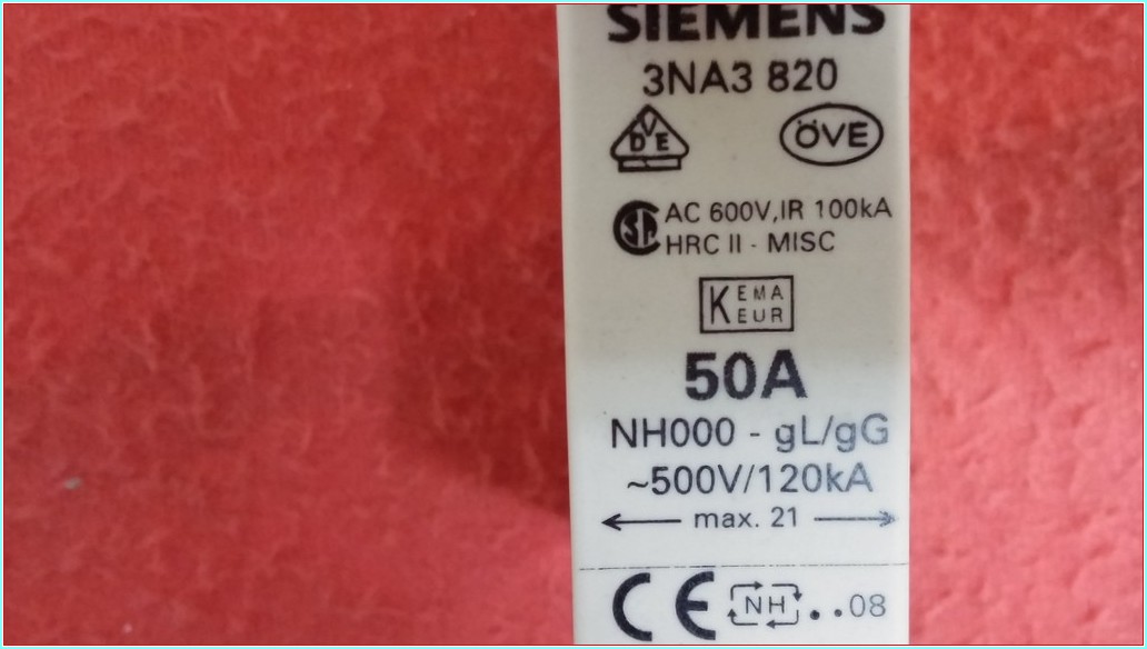 SIEMENS 3NA3 820 50 A SIFIR KUTULU 3 ADET MERKEZLİ ETİKET SİGORTASI