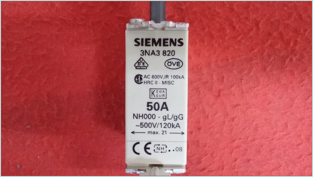 SIEMENS 3NA3 820 50 A SIFIR KUTULU 3 ADET MERKEZLİ ETİKET SİGORTASI