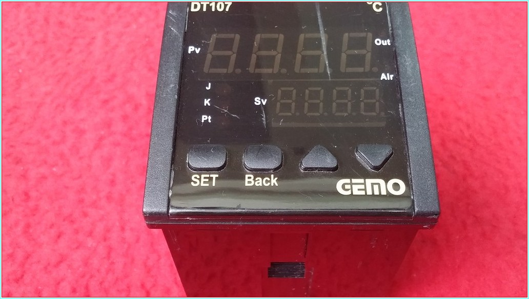 GEMO DT107A TEMPERATURE CONTROLLER