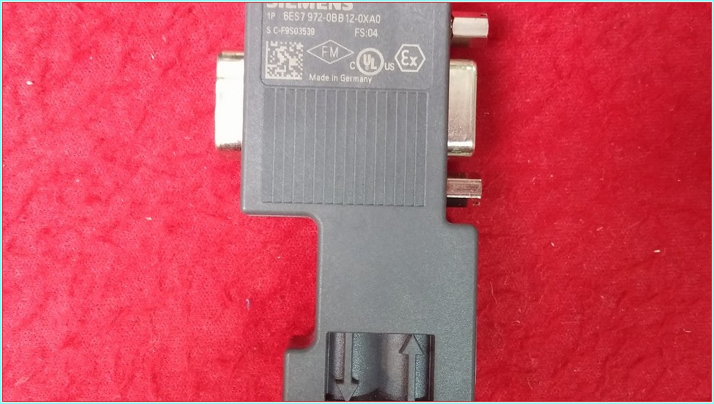 SIEMENS 6ES7 972-0BB12-0XA0  6ES7972-0BB12-0XA0 PROFIBUS CONNECTOR