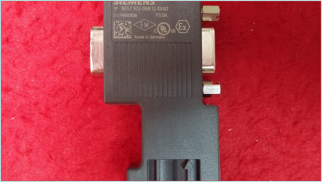 SIEMENS 6ES7 972-0BB12-0XA0  6ES7972-0BB12-0XA0 PROFIBUS CONNECTOR