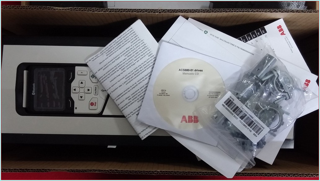 ABB ACS880-01-032A-3-N7502 ACS880-01-032A-3 15 KW 32 A SIFIR KUTULU SÜRÜCÜ