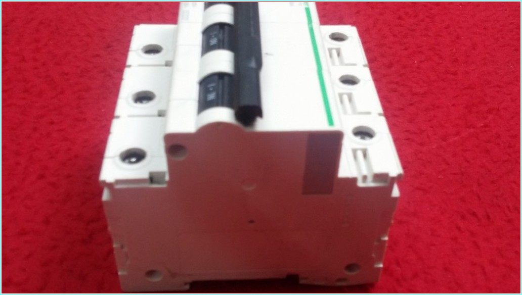 SCHNEİDER C120N C 100A 100A TRİFAZE C OTOMAT