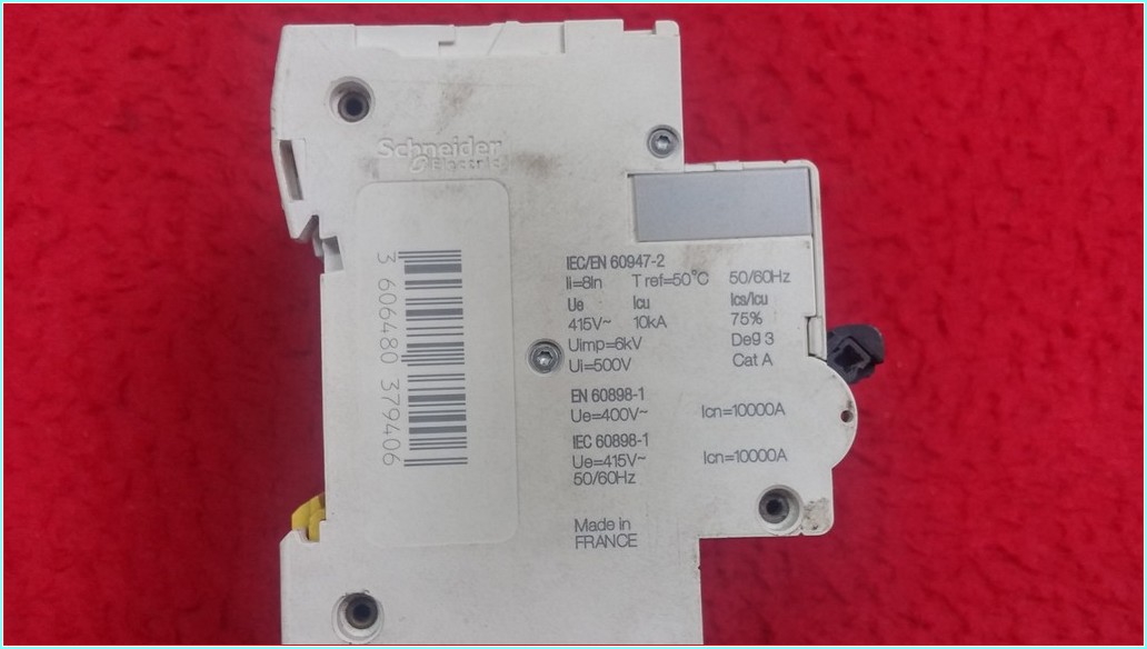 SCHNEİDER C120N C 100A 100A TRİFAZE C OTOMAT