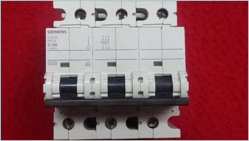 SIEMENS 5SP4391-7 100A TRİFAZE C OTOMAT