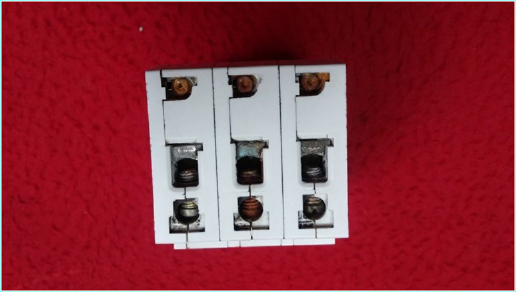 SIEMENS 5SQ23 C40 3X40 40A C OTOMAT
