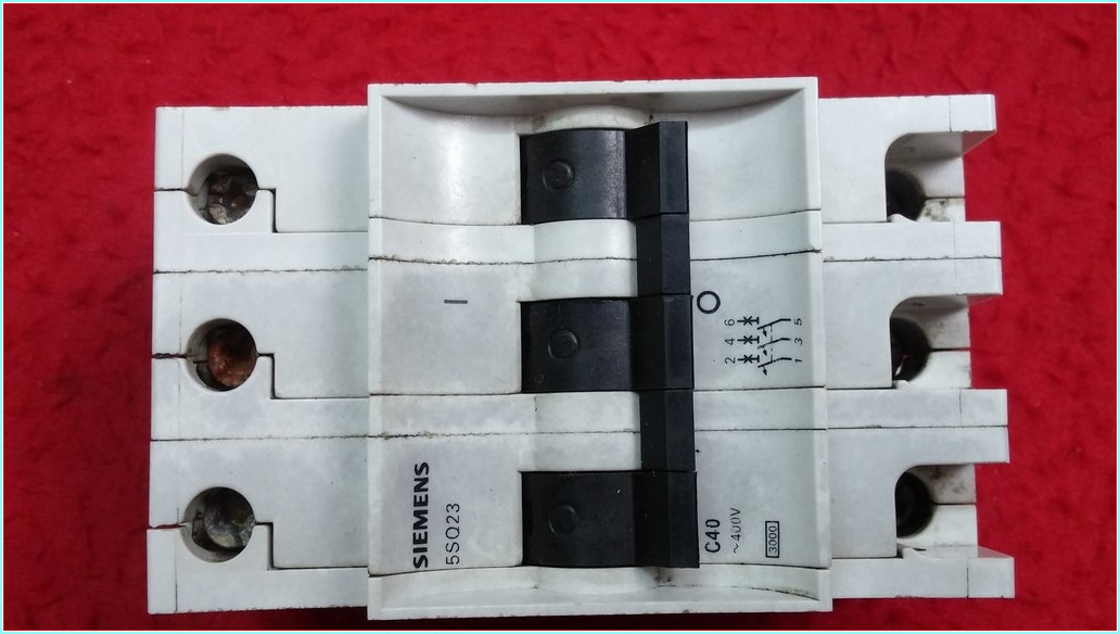 SIEMENS 5SQ23 C40 3X40 40A C OTOMAT
