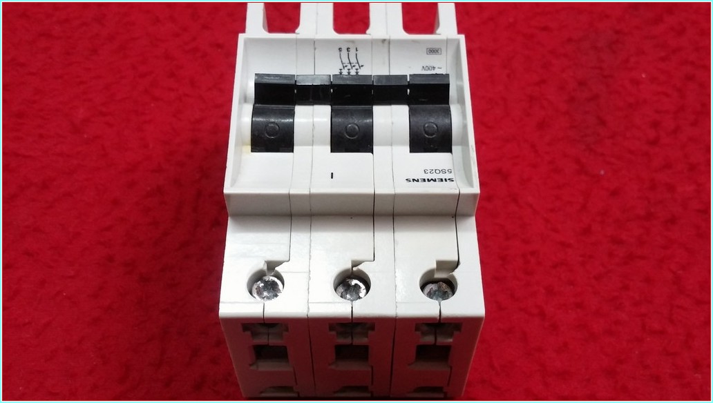 SIEMENS 5SQ23 C50 3X50 50A C OTOMAT