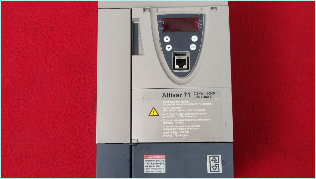 TELEMECANİQUE ATV71HU75N4 ATV71HU75N4Z 7,5 KW ATV71HU75N4Z305 SÜRÜCÜ